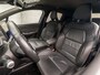 Renault Clio 1.6 E-Tech Hybrid 140 Initiale Paris 140Pk Automaat (APPLE CARPLAY, GROOT NAVI, CAMERA, LEDER, BOSE AUDIO, GETINT GLAS, STOELVERWARMING, ZWART HEMEL, KEYLESS, NIEUWSTAAT)