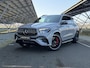 Mercedes-Benz GLE AMG 53 Hybrid 4MATIC+ Night Edition | Panoramadak | Burmester | Stoelverwarming/ventilatie | Trekhaak | Rijassistentiepakket | 22" kruisspaaks velgen | 360 camera | Sfeerverlichting |