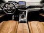 Peugeot 5008 1.2 PureTech GT-Line Deluxe (PANORAMADAK, APPLE CARPLAY, GROOT NAVI, 360 CAMERA, FOCAL AUDIO, BRUIN LEDER, KEYLESS, ELEK ACHTERKLEP, NIEUWSTAAT)