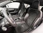 Volvo XC40 1.5 T4 Recharge R-Design 211Pk Automaat (PANORAMADAK, BLACKPACK, APPLE CARPLAY, 360 CAMERA, TREKHAAK, LEDER/ALCANTARA, HARMAN/KARDON, GETINT GLAS, ZWART HEMEL, NIEUWSTAAT)