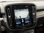 Volvo XC40 1.5 T4 Recharge R-Design 211Pk Automaat (PANORAMADAK, BLACKPACK, APPLE CARPLAY, 360 CAMERA, TREKHAAK, LEDER/ALCANTARA, HARMAN/KARDON, GETINT GLAS, ZWART HEMEL, NIEUWSTAAT)