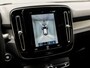 Volvo XC40 1.5 T4 Recharge R-Design 211Pk Automaat (PANORAMADAK, BLACKPACK, APPLE CARPLAY, 360 CAMERA, TREKHAAK, LEDER/ALCANTARA, HARMAN/KARDON, GETINT GLAS, ZWART HEMEL, NIEUWSTAAT)