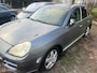 Porsche Cayenne 4.5 S AUTO HEEFT LANG STIL GESTAAN OPKNAPPER DUS ZAL WEL EEN NIEUWE ACCU OPMOETEN BENZINE ER IN ETC RIJD EN SCHAKKELD VERDER GOED