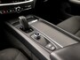 Volvo V60 2.0 B3 Sport 177Pk Automaat (APPLE CARPLAY, GROOT NAVI, STUUR/STOELVERWARMING, CAMERA, SPORTSTOELEN, TREKHAAK, LANE ASSIST, NIEUWSTAAT)