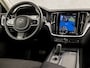 Volvo V60 2.0 B3 Sport 177Pk Automaat (APPLE CARPLAY, GROOT NAVI, STUUR/STOELVERWARMING, CAMERA, SPORTSTOELEN, TREKHAAK, LANE ASSIST, NIEUWSTAAT)