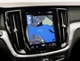Volvo V60 2.0 B3 Sport 177Pk Automaat (APPLE CARPLAY, GROOT NAVI, STUUR/STOELVERWARMING, CAMERA, SPORTSTOELEN, TREKHAAK, LANE ASSIST, NIEUWSTAAT)