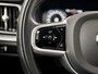 Volvo V60 2.0 B3 Sport 177Pk Automaat (APPLE CARPLAY, GROOT NAVI, STUUR/STOELVERWARMING, CAMERA, SPORTSTOELEN, TREKHAAK, LANE ASSIST, NIEUWSTAAT)