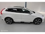 Volvo XC60 2.0 T5 FWD R-Design PANO / NAVI / XENON