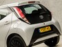 Toyota Aygo 1.0 VVT-i x-play (APPLE CARPLAY, BLUETOOTH, CAMERA, MULTIFUNCTIONEEL STUURWIEL, SPORTSTOELEN, CRUISE, ELEK RAMEN, NIEUWSTAAT)