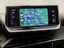 Peugeot 2008 1.2 PureTech Allure Sport (VIRTUAL COCKPIT, APPLE CARPLAY, GROOT NAVI, 360 CAMERA, LEDER, SPORTSTOELEN, GETINT GLAS, KEYLESS, NIEUWE APK, NIEUWSTAAT)