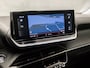 Peugeot 2008 1.2 PureTech Allure Sport (VIRTUAL COCKPIT, APPLE CARPLAY, GROOT NAVI, 360 CAMERA, LEDER, SPORTSTOELEN, GETINT GLAS, KEYLESS, NIEUWE APK, NIEUWSTAAT)