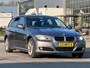 BMW 3-Serie Touring 318i Business Line Automaat*Navigatie*Cruise*Airco*NAP*Parkeersensoren*LM velgen*