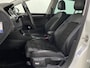 Volkswagen Golf 1.4 TSI ACT Business Edition Camera App-connect Navigatie Trekhaak 18inch velgen Sportstoel met massage Keyless entry