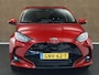 Toyota Yaris 1.5 Hybrid 115 First Edition - ORIGINEEL NEDERLANDSE AUTO - AFKOMSTIG VAN 1E EIGENAAR - LAGE KILOMETERSTAND - LICHT EN REGENSENSOR - CAMERA - CLIMATE CONTROL - NAVIGATIE - 4 X ELEKTRISCHE RAMEN - APPLE CARPLAY/ ANDROID AUTO - ARMSTEUN VOOR