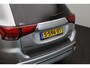 Mitsubishi Outlander 2.4 PHEV S-Edition 4WD 2019 | Navigatie | DAB Radio | Cruise Control Adaptive | Stuurwiel Bediening | Achteruitrij Camera | Elektrische Achterklep | Lichtmetalen Velgen | Boekjes | 2 Sleutels