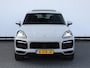 Porsche Cayenne 3.0 E-Hybrid 462pk | Sportchrono | Pano | Krijtgrijs | Trekhaak | Lucht | 21" Velgen | Adaptive Crusie | Dodehoekdetectie | 360° camera | Geh. stoelen