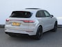 Porsche Cayenne 3.0 E-Hybrid 462pk | Sportchrono | Pano | Krijtgrijs | Trekhaak | Lucht | 21" Velgen | Adaptive Crusie | Dodehoekdetectie | 360° camera | Geh. stoelen
