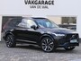Volvo XC90 2.0 T8 Recharge AWD Ultimate Dark | Long Range | Luchtvering | Google | Panoramadak | 360°-camera | Stoelventilatie | Nappa | Massage | Alcantara hemel Harman/Kardon | Head-up display | Stuur-/Stoelverwarming V+A | Orrefors Sweden