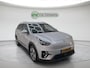 Kia Niro EV E-Niro DynamicLine 64 kWh | SOH 99% | Trekhaak | Camera | Stoel- en stuurverwarming | 1e Eigenaar | CarPlay | Incl. BTW