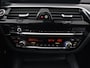 BMW 5-Serie 520i M Sport | Leder | Stoelverwarming | Carplay | 19'' | Sportstoelen | Live Cockpit | Navigatie | Parkeerhulp | Adaptief LED | Memory | Keyless start