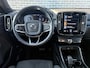 Volvo XC40 Plug-in Hybrid T5 Plus Dark | 360 camera | 20" velgen | Stoel- en stuurverwarming | Navigatie | Parkeersensoren voor + achter | Voorruitverwarming | Getint glas | Apple Carplay / Android Auto |