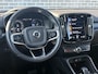 Volvo XC40 Plug-in Hybrid T5 Plus Dark | 360 camera | 20" velgen | Stoel- en stuurverwarming | Navigatie | Parkeersensoren voor + achter | Voorruitverwarming | Getint glas | Apple Carplay / Android Auto |