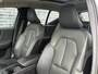 Volvo XC40 1.5 T3 Momentum | Harman Kardon Audio | Panoramadak | Lederen Bekleding | Navigatie | Achteruitrijcamera | Parkeersensoren