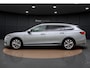 Skoda Superb Combi 1.5 TSI First Edition | Pano Dak | Trekhaak | Voorruitverwarming | Winterpakket | Camera | Keyless |