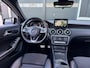 Mercedes-Benz A-klasse 180 AMG-Line Night / Panorama / Trekhaak / Alcantara / Automaat