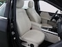 Mercedes-Benz B-klasse 250 e Luxury Line | Beige bekleding | Panoramadak | Trekhaak | Verwarmd stuur | Elektrische achterklep |