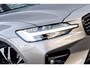 Volvo S60 2.0 B3 R-Design | Adaptive cruise control | Navigatie | Apple Carplay / Android Auto | Sportstoelen | Keyless Entry | Elektrische stoelverstelling | Dode hoek detectie BLIS |
