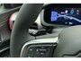 Jeep Avenger 1.2 e-Hybrid 110pk Automaat Summit | Panoramadak | JBL audio | Navigatie | Adapt. Cruise control | Stoelverwarming | Elektrische achterklep | 18" Lichtmetalen velgen