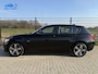 BMW 1-Serie 118i Sport Line Aut.| Leder | PDC Voor & Achter | Stoelverw. | Trekhaak | CC | 17"LMV