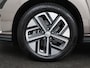 Hyundai Kona Electric EV Fashion 64 kWh | SOH 100% | 3 Fase | Head-Up | Warmtepomp | Adaptive cruise | Camera | Carplay | Keyless | Full LED | Navigatie | Climate control