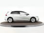 Volkswagen Golf 1.0 eTSI 110pk Life Business · Apple/Android Car Play · Navigatie · Sfeerverlichting · P-Sensoren · 16'' Inch · Garantie t/m 12-01-2028 of 100.000km