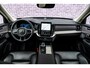 Volvo XC90 2.0 T8 Plug-in hybrid AWD Ultra Dark | Adaptieve Cruise Control | Luchtvering | Trekhaak | Panoramadak | Bowers & Wilkins Audio | Nappa Lederen Bekleding | Stoel-/Stuurverwarming | 360 Parkeercamera | 21" Velgen | Stoelventilatie | Massagefuntie voorstoelen |