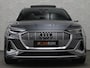 Audi e-tron Sportback S Quattro 95 kWh | RS-Stoelen | Panorama | 360 Camera | Valcona Leder | ACC | B&O Sound | Luchtvering | Soft-Close | Camera Spiegels | Nachtzicht | Keyless-Entry | Head-Up | 4-Zone Clima | Stoelverwarming V+A | Sfeerverlichting | Memory | Carplay |