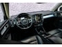 Volvo XC40 1.5 T4 Recharge Inscription | Trekhaak | Lederen Bekleding | Stoelverwarming | Parkeersensoren Voor en Achter | Parkeercamera | Donker Glas |