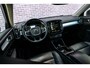 Volvo XC40 1.5 T4 Recharge Inscription | Trekhaak | Lederen Bekleding | Stoelverwarming | Parkeersensoren Voor en Achter | Parkeercamera | Donker Glas |