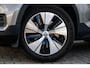 Volvo XC40 1.5 T4 Recharge Inscription | Trekhaak | Lederen Bekleding | Stoelverwarming | Parkeersensoren Voor en Achter | Parkeercamera | Donker Glas |