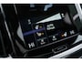 Volvo V60 B4 Geartronic R-Design | Navigatie | Schuif-/Kanteldak | Getint Glas | Head-Up Display | 360 Camera | Adaptieve Cruise Control | Stoelverwarming Voor + Achter | Dodehoekdetectie | Parkeerverwarming | Lederen Bekleding | Park Assist | Harman Kardon Audio | Stuurverwarming | Zitverlenging | 19" LM