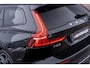 Volvo V60 B4 Geartronic R-Design | Navigatie | Schuif-/Kanteldak | Getint Glas | Head-Up Display | 360 Camera | Adaptieve Cruise Control | Stoelverwarming Voor + Achter | Dodehoekdetectie | Parkeerverwarming | Lederen Bekleding | Park Assist | Harman Kardon Audio | Stuurverwarming | Zitverlenging | 19" LM