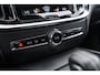 Volvo V60 B4 Geartronic R-Design | Navigatie | Schuif-/Kanteldak | Getint Glas | Head-Up Display | 360 Camera | Adaptieve Cruise Control | Stoelverwarming Voor + Achter | Dodehoekdetectie | Parkeerverwarming | Lederen Bekleding | Park Assist | Harman Kardon Audio | Stuurverwarming | Zitverlenging | 19" LM