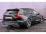 Volvo V60 B4 Geartronic R-Design | Navigatie | Schuif-/Kanteldak | Getint Glas | Head-Up Display | 360 Camera | Adaptieve Cruise Control | Stoelverwarming Voor + Achter | Dodehoekdetectie | Parkeerverwarming | Lederen Bekleding | Park Assist | Harman Kardon Audio | Stuurverwarming | Zitverlenging | 19" LM