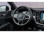 Volvo V60 B4 Geartronic R-Design | Navigatie | Schuif-/Kanteldak | Getint Glas | Head-Up Display | 360 Camera | Adaptieve Cruise Control | Stoelverwarming Voor + Achter | Dodehoekdetectie | Parkeerverwarming | Lederen Bekleding | Park Assist | Harman Kardon Audio | Stuurverwarming | Zitverlenging | 19" LM
