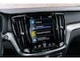 Volvo V60 B4 Geartronic R-Design | Navigatie | Schuif-/Kanteldak | Getint Glas | Head-Up Display | 360 Camera | Adaptieve Cruise Control | Stoelverwarming Voor + Achter | Dodehoekdetectie | Parkeerverwarming | Lederen Bekleding | Park Assist | Harman Kardon Audio | Stuurverwarming | Zitverlenging | 19" LM