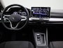 Volkswagen Golf Variant 1.5 eTSI Life Edition Automaat | Navigatie | Apple carplay | Adaptieve cruise control | Parkeersensoren | Verwarmbare voorstoelen |