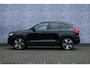 Volvo XC40 Single Motor Extended Range Plus 82 kWh | Trekhaak | Stoel-/Stuurverwarming | Warmtepomp | 20'' | Getint Glas | Parkeercamera | BLIS | Adaptieve Cruise Control