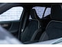 Volvo XC40 Single Motor Extended Range Plus 82 kWh | Trekhaak | Stoel-/Stuurverwarming | Warmtepomp | 20'' | Getint Glas | Parkeercamera | BLIS | Adaptieve Cruise Control