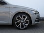 Skoda Superb Combi 1.4 TSI iV Sportline Business 218pk DSG | Dealer onderhouden | Navigatie | Side Assist | LED | Trekhaak | Stoelverwarming voor & achter | 19'' Vega Lichtmetalen velgen | Camera |